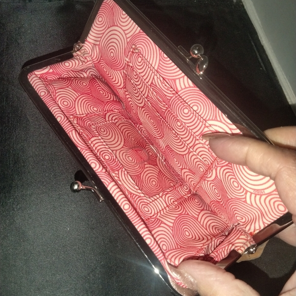 Hobo tan leather kisslock wallet - Picture 5 of 10